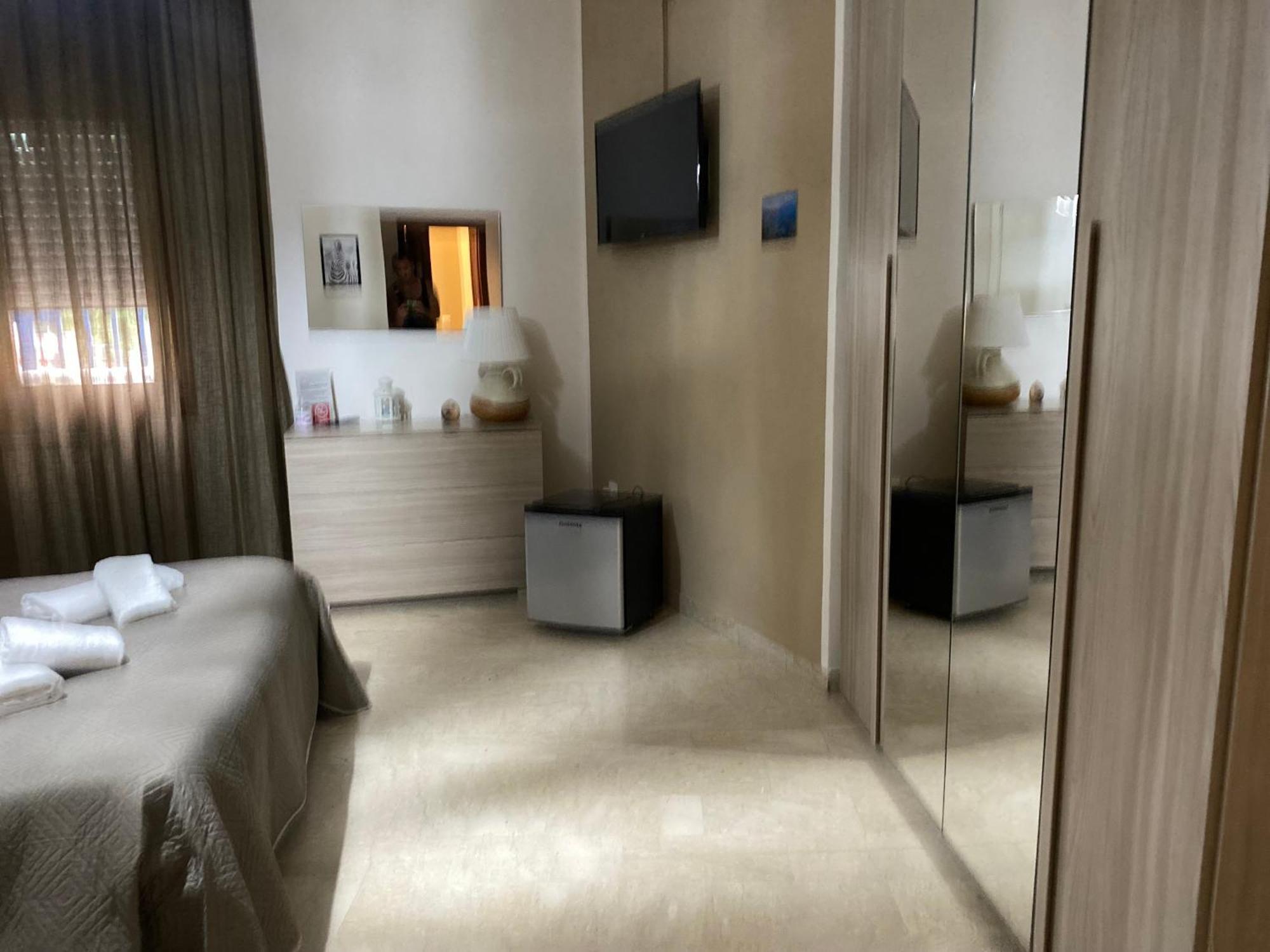 Large Double or Twin Room