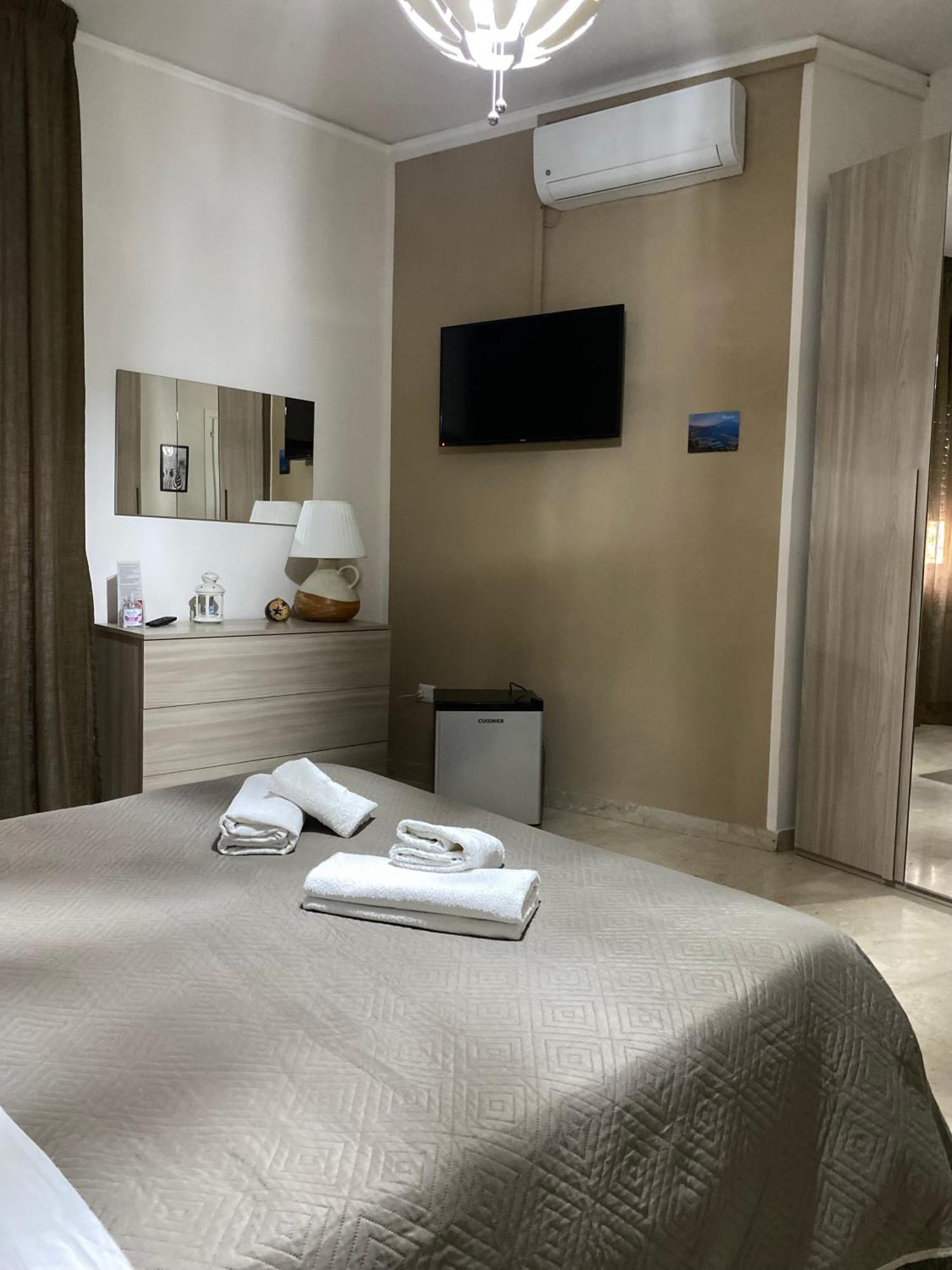 Large Double or Twin Room
